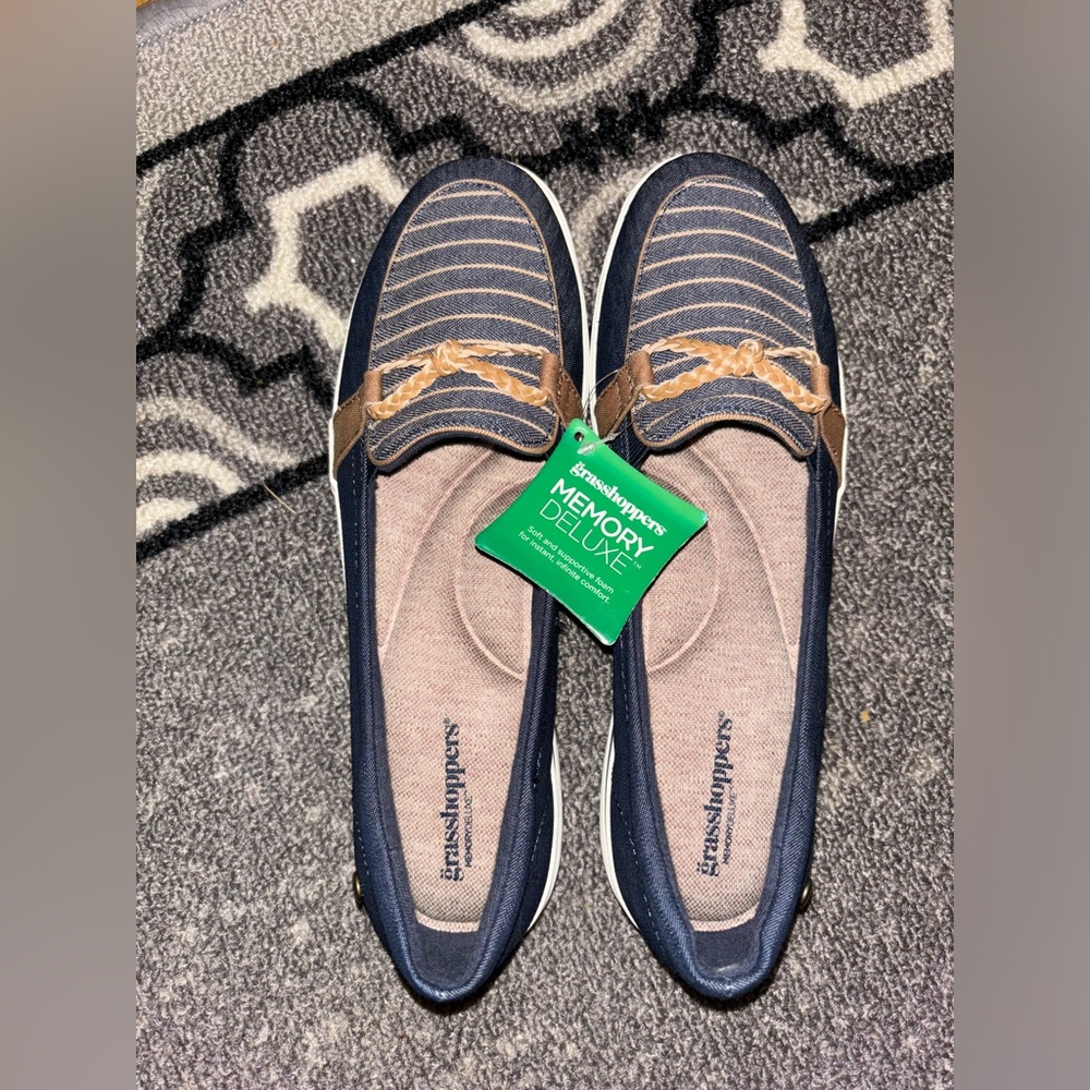 Grasshoppers women’s shoes Ortholite size 8M- NEW